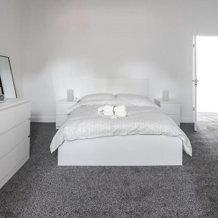 Spacious 4 Bed House In Birmingham, Suitable For Contractors ภายนอก รูปภาพ