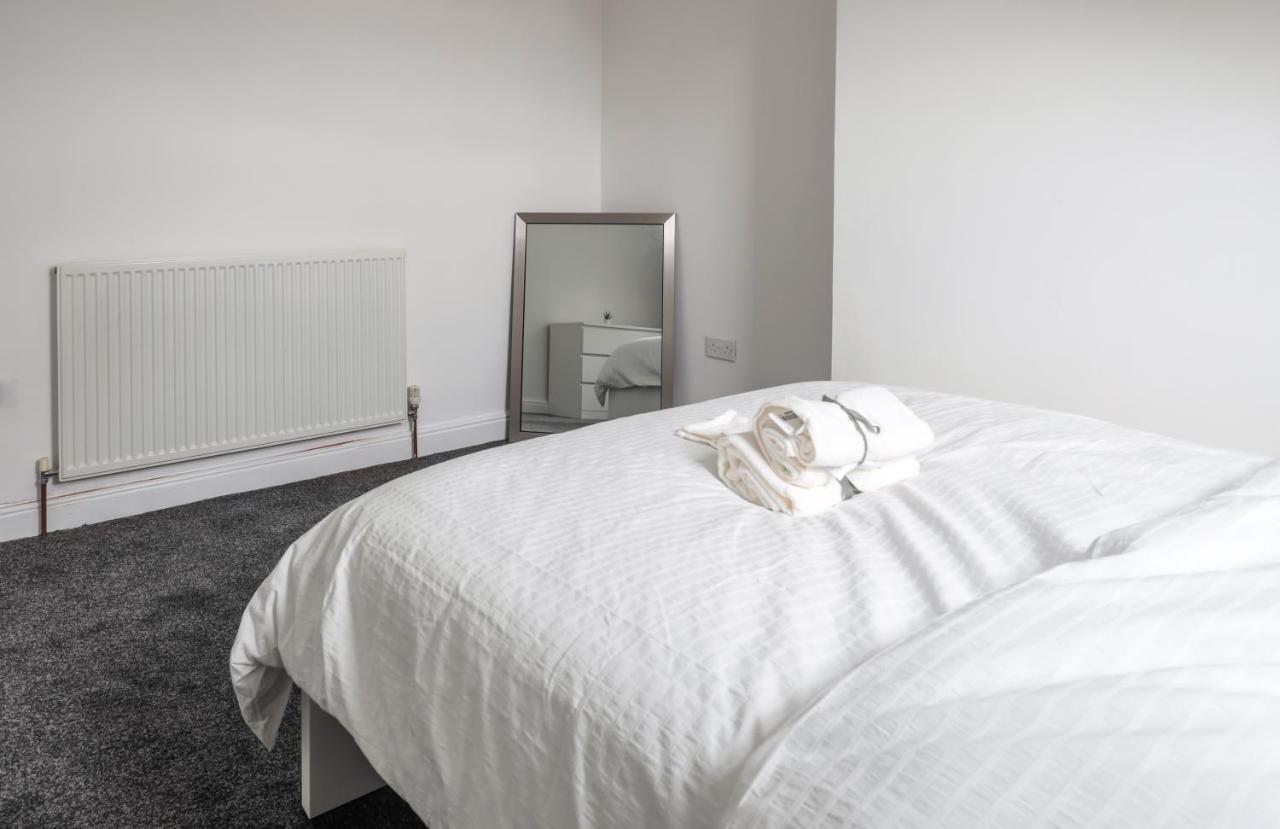 Spacious 4 Bed House In Birmingham, Suitable For Contractors ภายนอก รูปภาพ