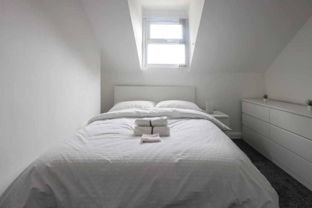 Spacious 4 Bed House In Birmingham, Suitable For Contractors ภายนอก รูปภาพ