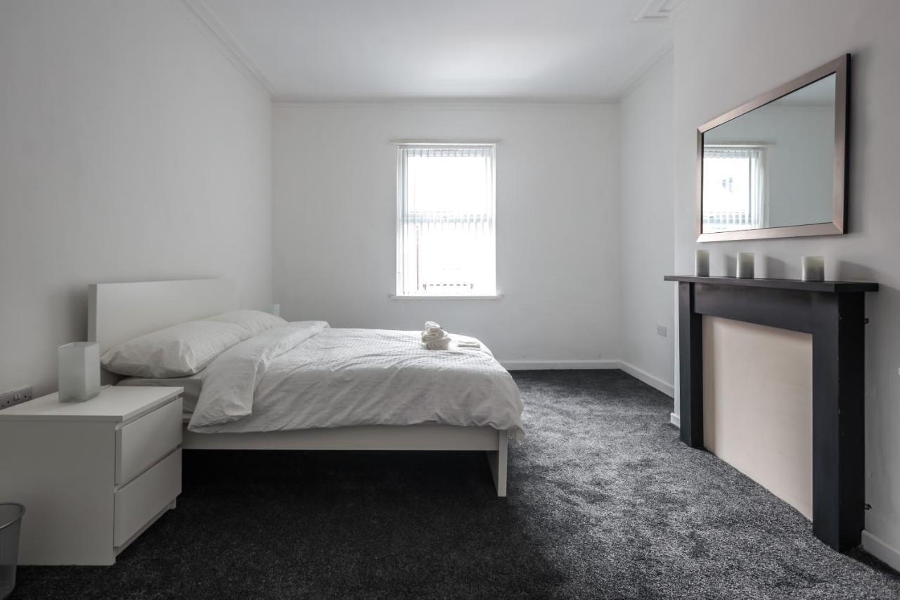 Spacious 4 Bed House In Birmingham, Suitable For Contractors ภายนอก รูปภาพ