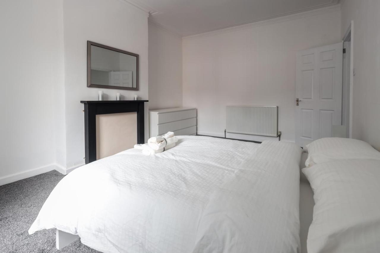 Spacious 4 Bed House In Birmingham, Suitable For Contractors ภายนอก รูปภาพ