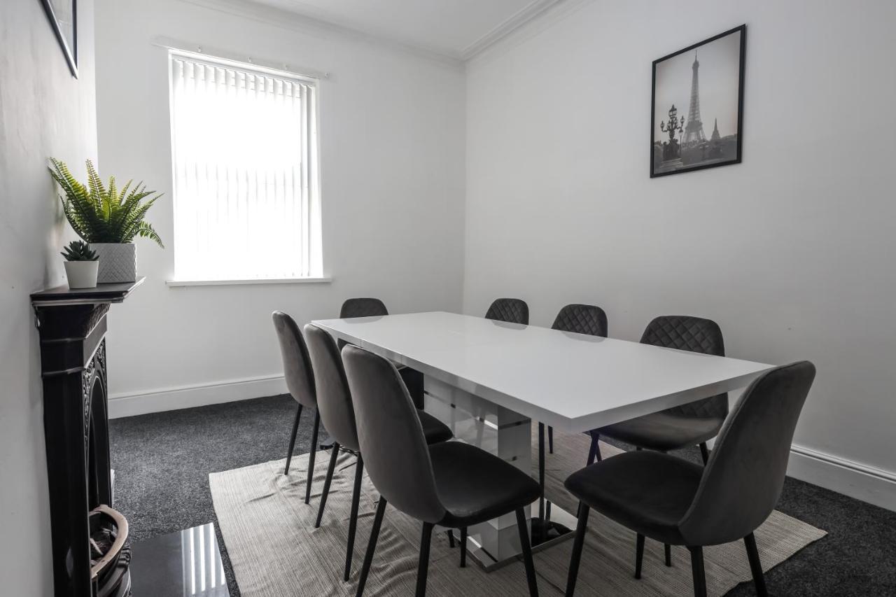 Spacious 4 Bed House In Birmingham, Suitable For Contractors ภายนอก รูปภาพ