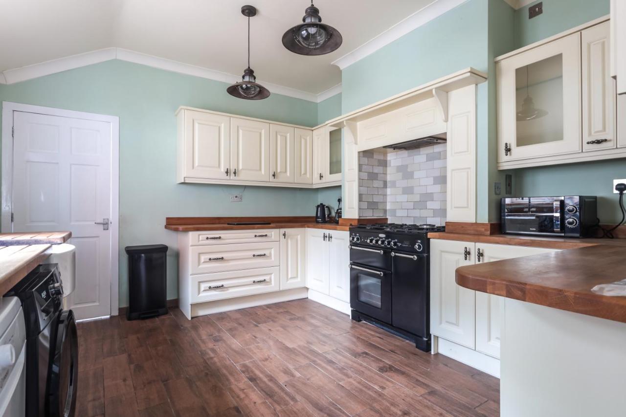 Spacious 4 Bed House In Birmingham, Suitable For Contractors ภายนอก รูปภาพ