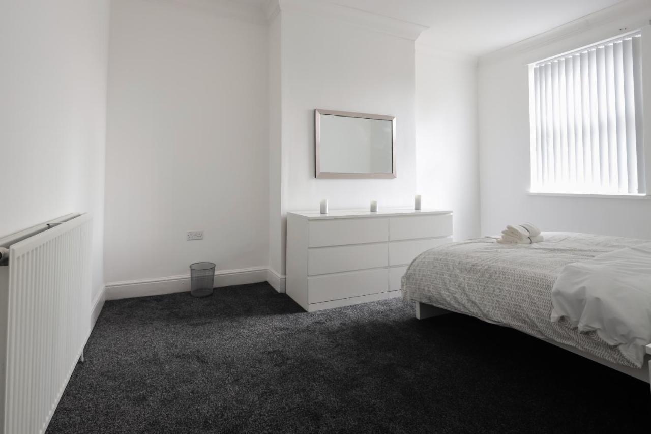 Spacious 4 Bed House In Birmingham, Suitable For Contractors ภายนอก รูปภาพ