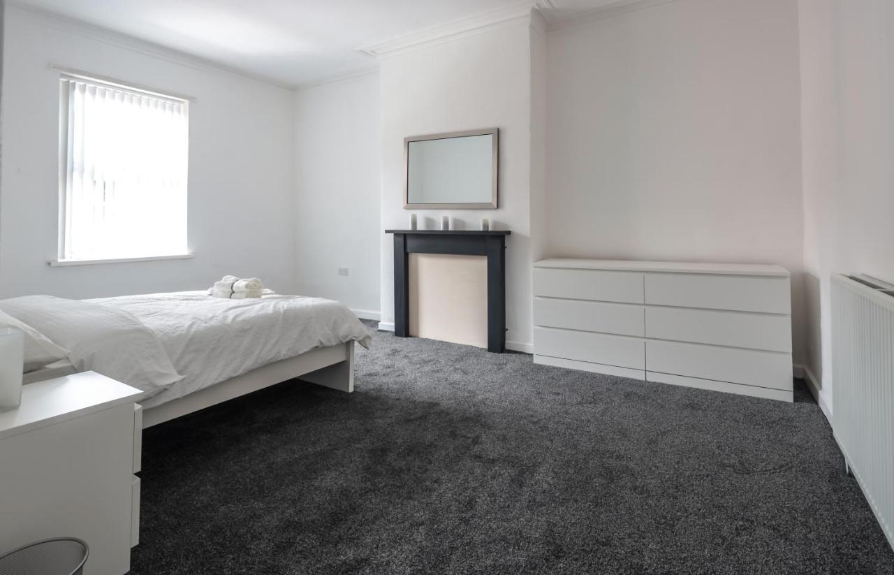 Spacious 4 Bed House In Birmingham, Suitable For Contractors ภายนอก รูปภาพ