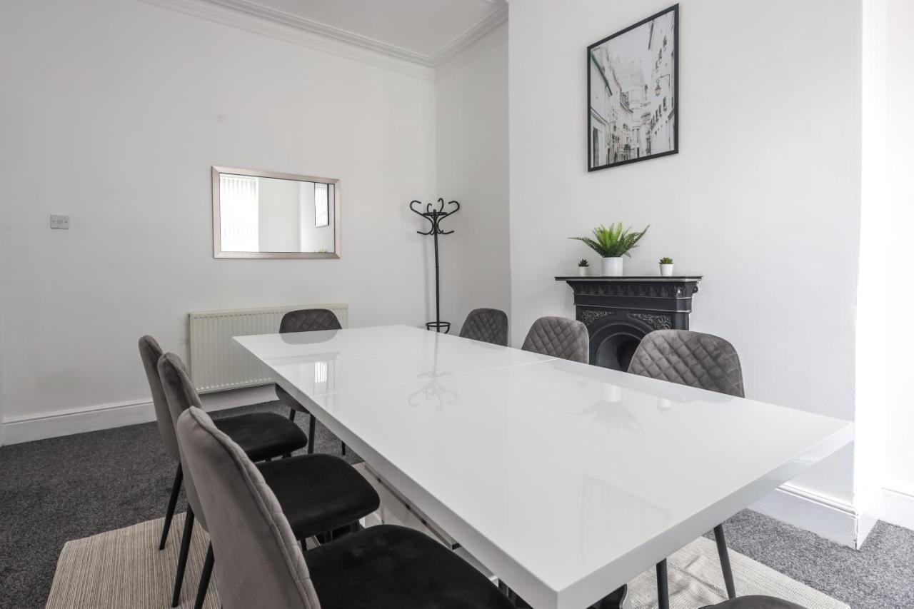 Spacious 4 Bed House In Birmingham, Suitable For Contractors ภายนอก รูปภาพ